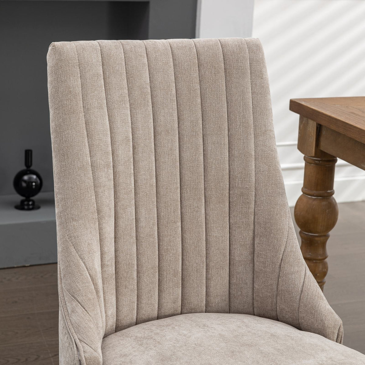 High upholstered backrest on NOVAHOME dining chair